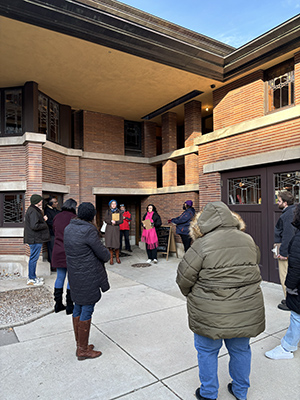 A Trust Educator begins a tour in the courtyard of Robie House. This tour is themed around Blue Balliet’s novel, The Wright 3.