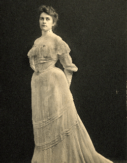 Lora Hieronymus Robie Wedding Portrait